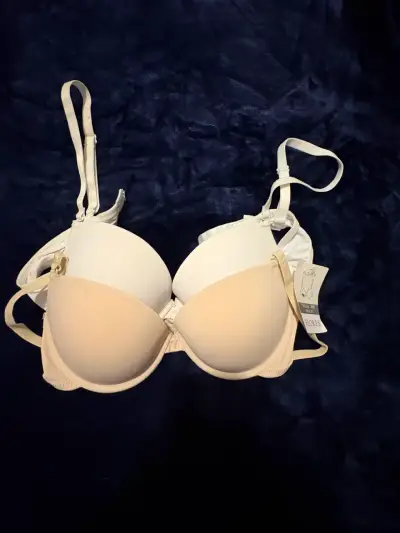 Sostén push-up beige y blanco talla 36B. - miniatura 1