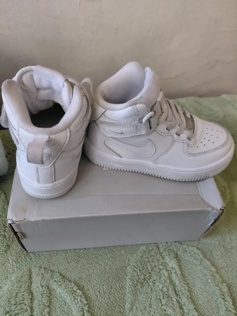 Zapatillas deportivas negras y blancas para niños - 3