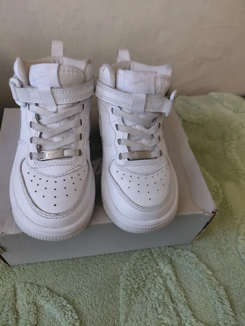 Zapatillas deportivas negras y blancas para niños - 4