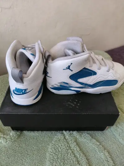 Zapatillas deportivas negras y blancas para niños - miniatura 5