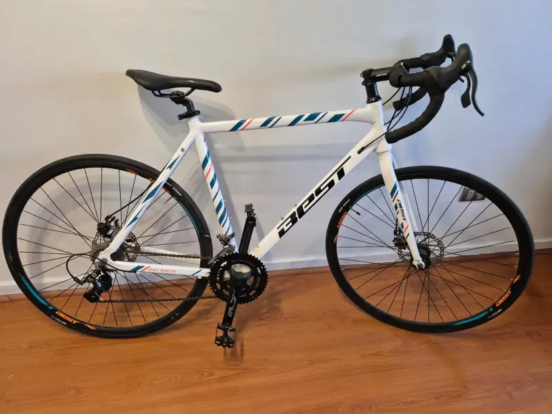 Bicicleta de carretera First blanca con diseño - 4