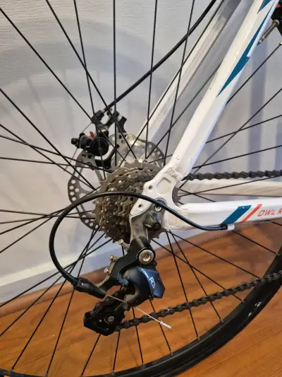 Bicicleta de carretera First blanca con diseño - miniatura 5