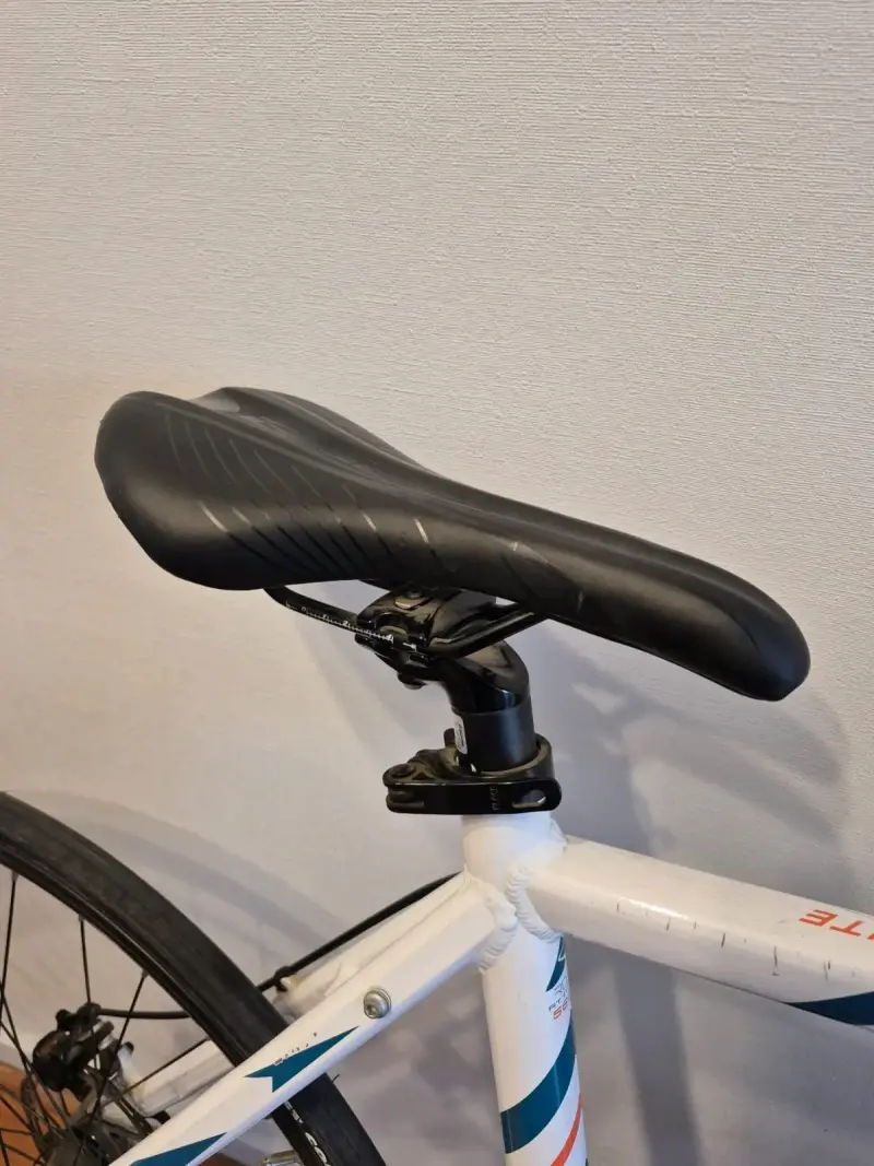 Bicicleta de carretera First blanca con diseño - 6