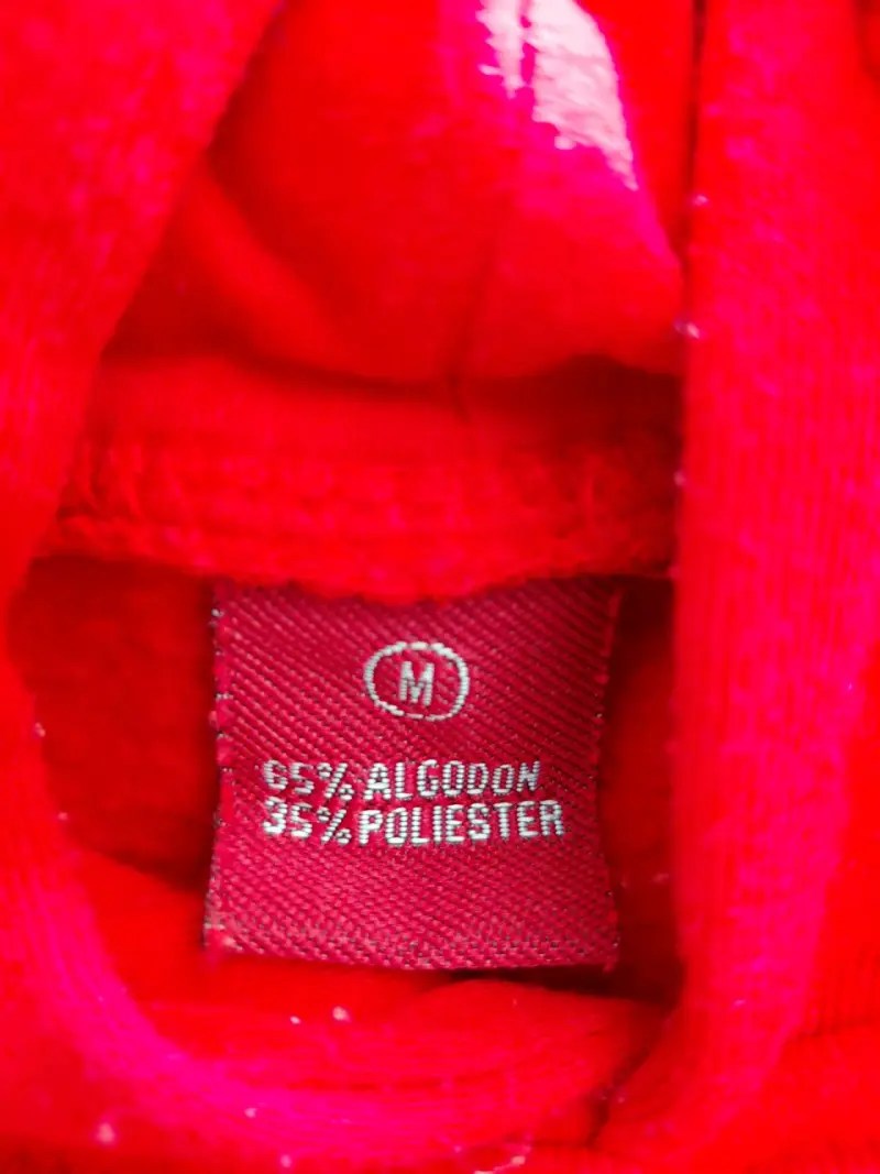 Polerón rojo con capucha y mensaje cristiano - 2
