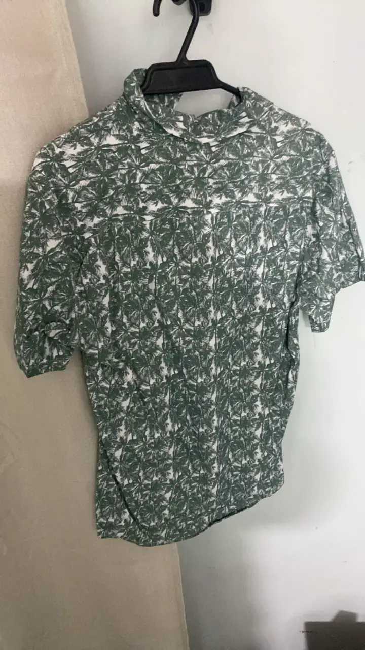 Camisa estampada de palmeras verde - 3