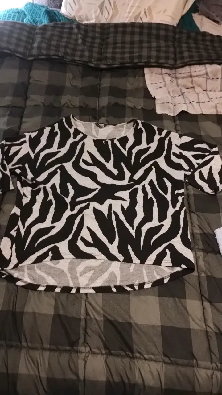 Polera estampado cebra blanco y negro - 2