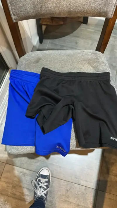 Shorts deportivos Kipsta azul y negro - miniatura 1
