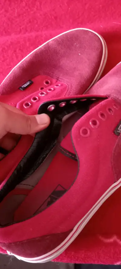 Zapatillas Vans rojas clásicas - miniatura 2