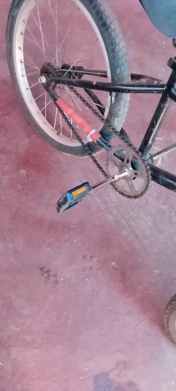 Bicicleta de bmx negra en buen estado - 3