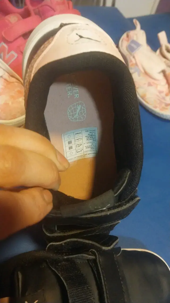 Zapatillas Puma negras con velcro - 5