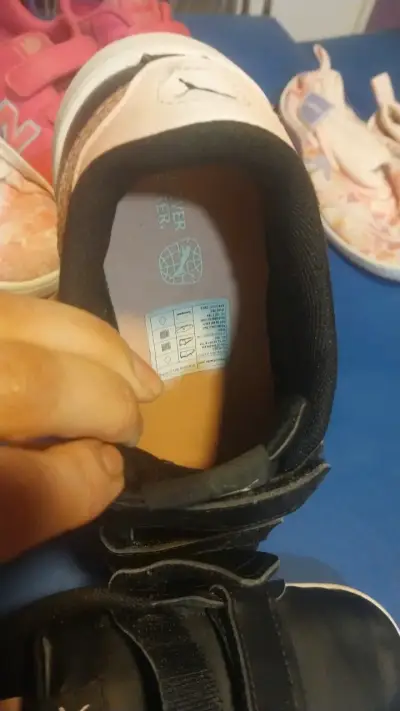 Zapatillas Puma negras con velcro - miniatura 5