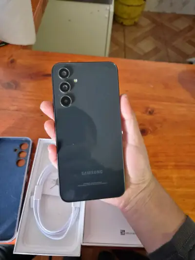 Samsung A54 5g con sus accesorios - miniatura 2