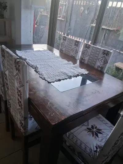 Juego de comedor de madera con sillas - miniatura 1