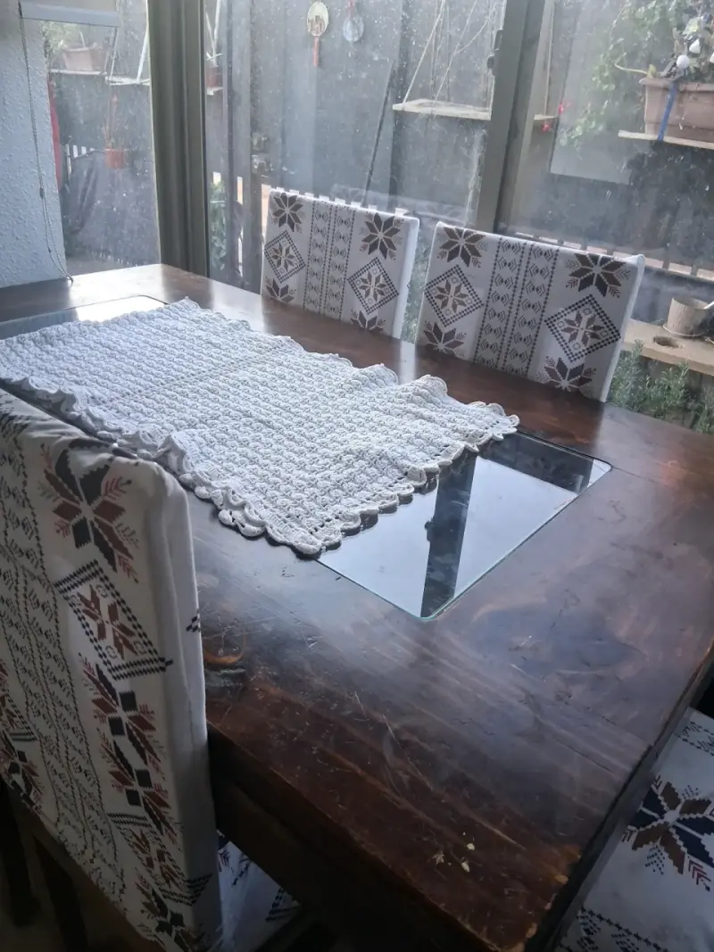 Juego de comedor de madera con sillas - 2