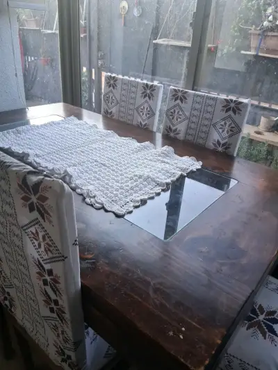 Juego de comedor de madera con sillas - miniatura 2