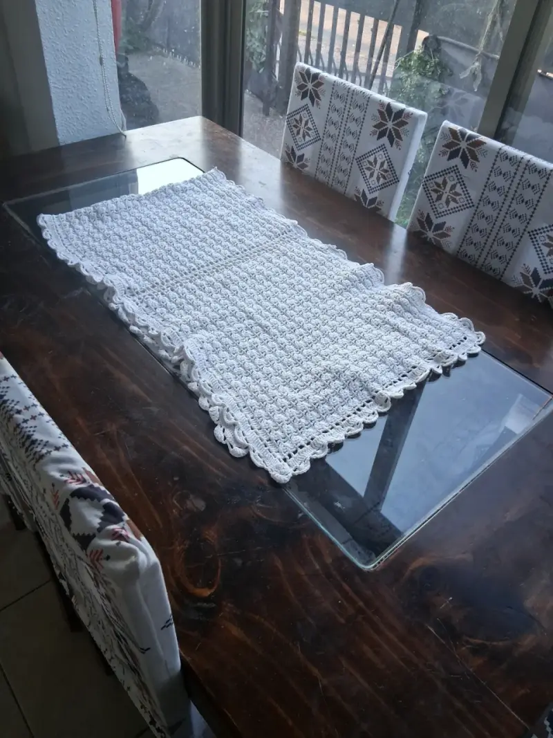 Juego de comedor de madera con sillas - 3
