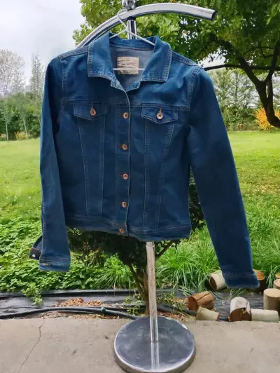 Jeans acampanados de mezclilla con diseño bicolor - miniatura 6