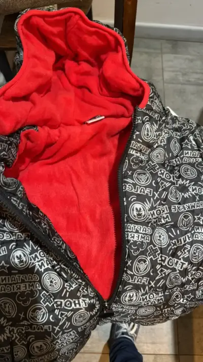 Chaqueta infantil con capucha estampada - miniatura 3
