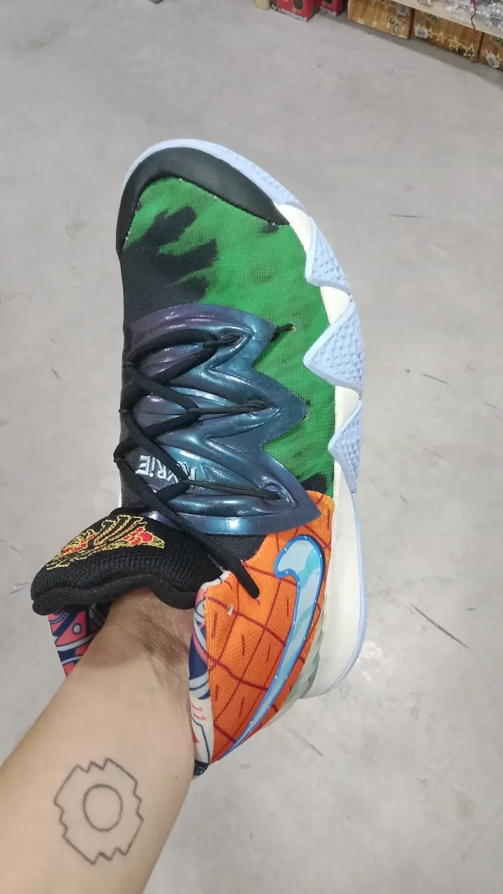 Zapatillas Kyrie multicolor tallas 40 y 42 - 2