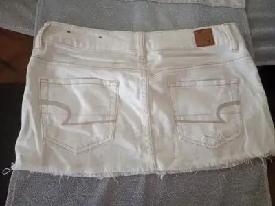 Mini falda beige con bolsillos cargo - miniatura 3