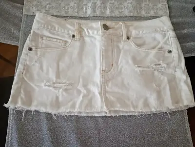 Mini falda beige con bolsillos cargo - miniatura 4