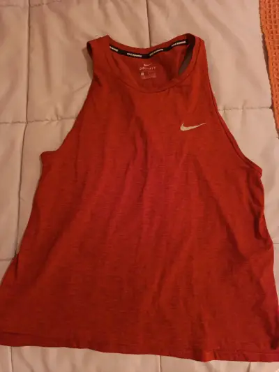 Polera deportiva Nike Dri-Fit roja - miniatura 1