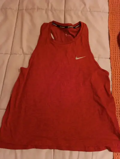 Polera deportiva Nike Dri-Fit roja - miniatura 2