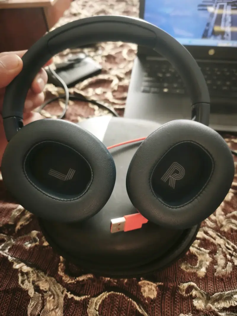 Audífonos JBL inalámbricos con cable USB - 2