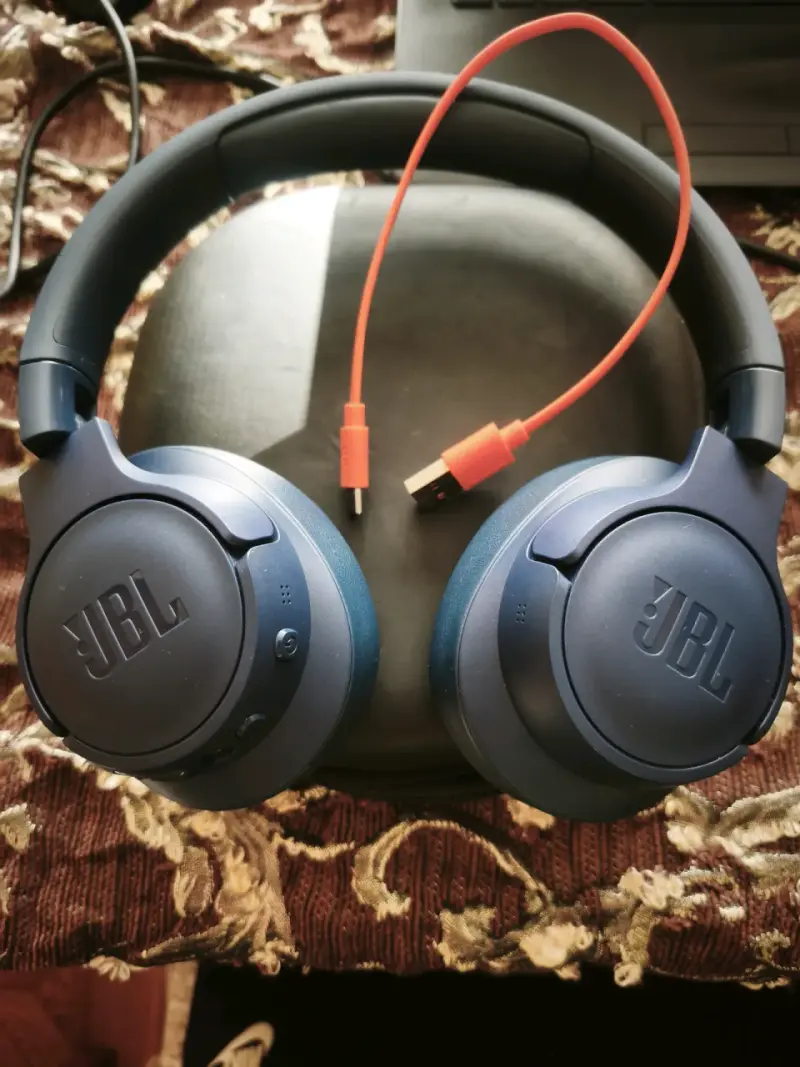 Audífonos JBL inalámbricos con cable USB - 5