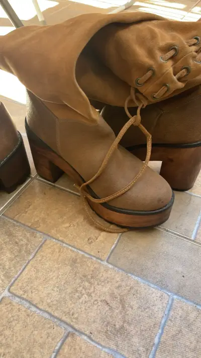 Botas de gamuza marrón con tacón - miniatura 2