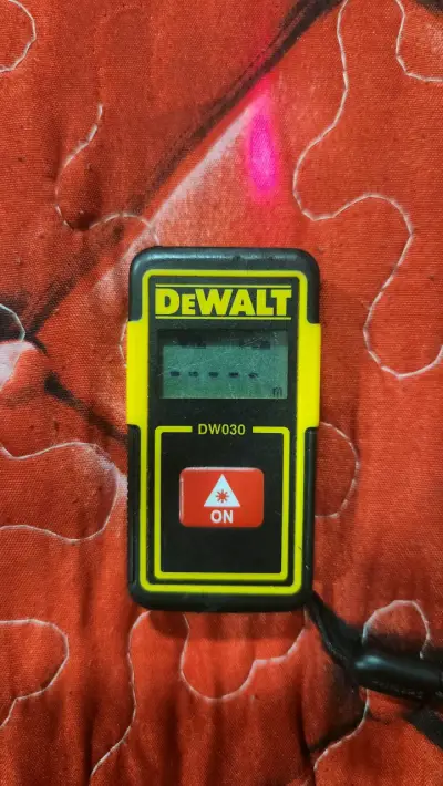 Medidor láser DeWalt DW030 compacto - miniatura 1