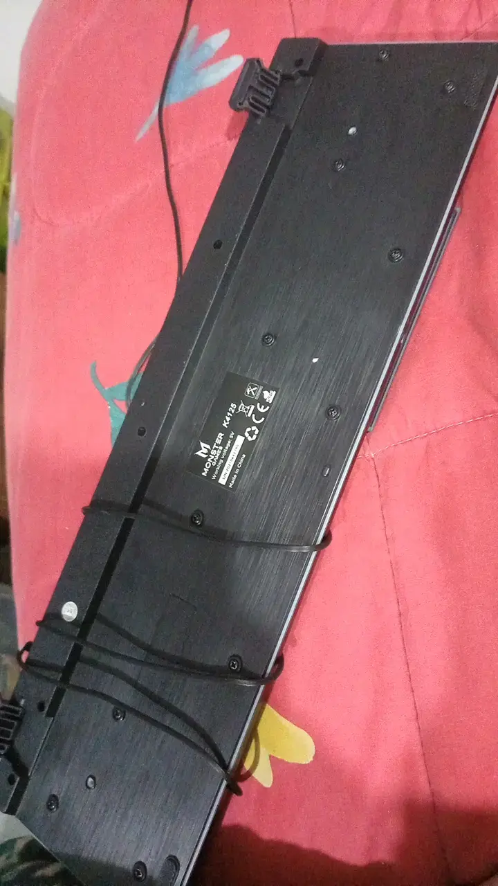 Teclado alámbrico USB negro en buen estado - 3