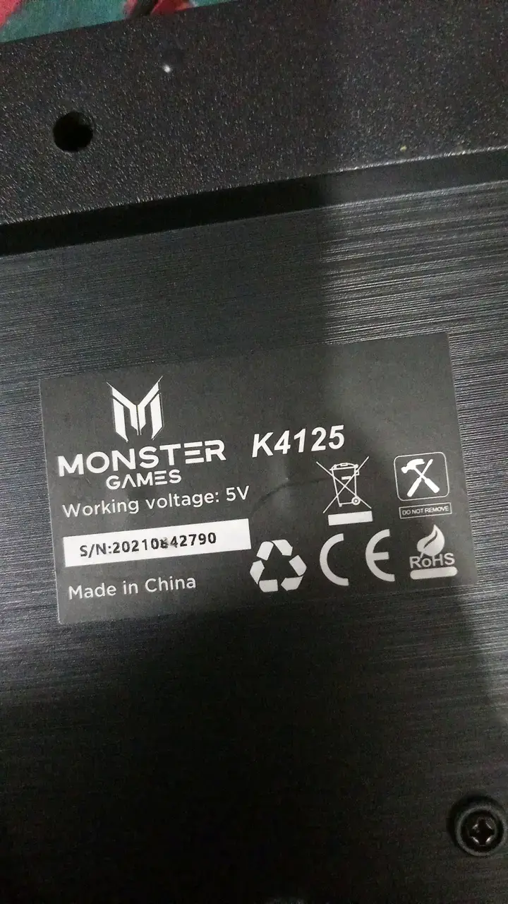 Teclado alámbrico USB negro en buen estado - 4