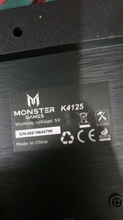Teclado alámbrico USB negro en buen estado - miniatura 4