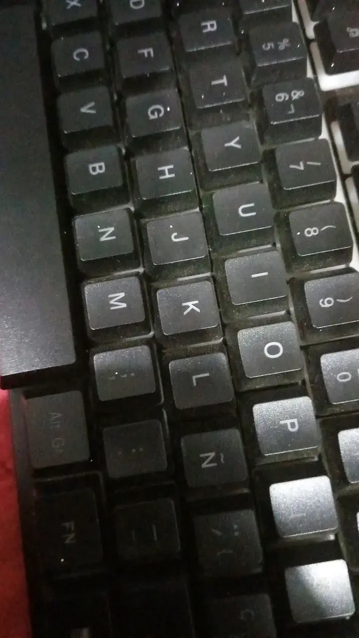 Teclado alámbrico USB negro en buen estado - 6