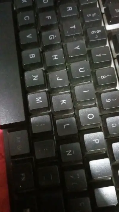 Teclado alámbrico USB negro en buen estado - miniatura 6