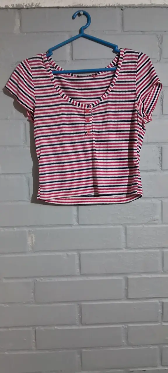 Polera rayada de mujer estilo casual