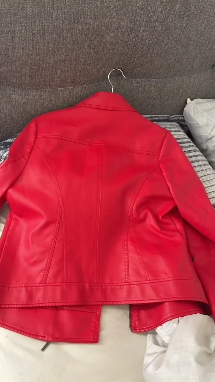 Chaqueta de cuero roja con tachas - 2