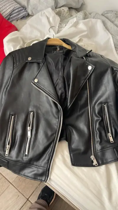 Chaqueta de cuero negra estilo biker - miniatura 1