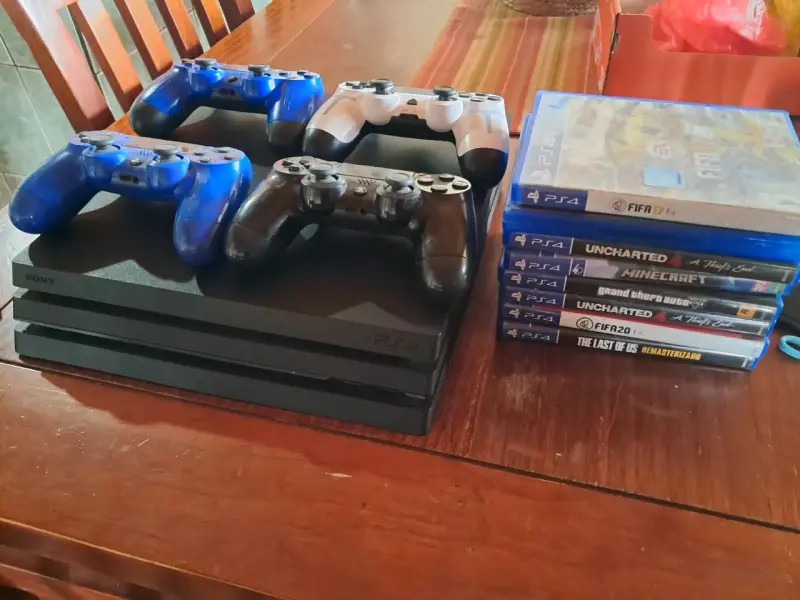 Consola Sony PS4 Pro en buen estado - 4