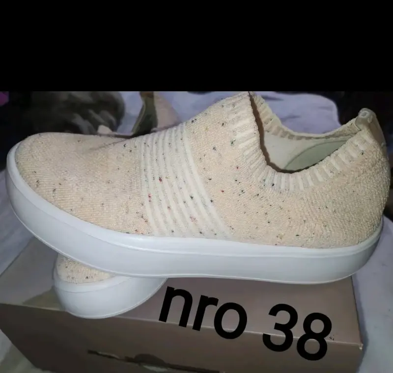 Zapatillas beige de tela número 38