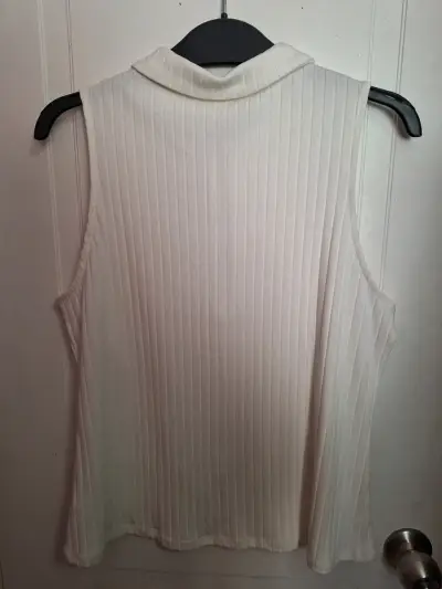 Polera sin mangas blanca con cuello - miniatura 2