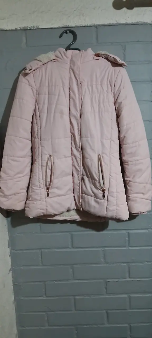Chaqueta acolchada rosada para mujer