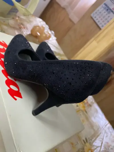 Tacones azul marino con brillo elegantes - miniatura 1