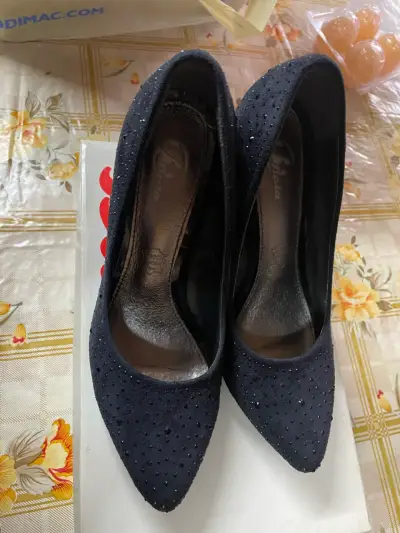 Tacones azul marino con brillo elegantes - miniatura 2