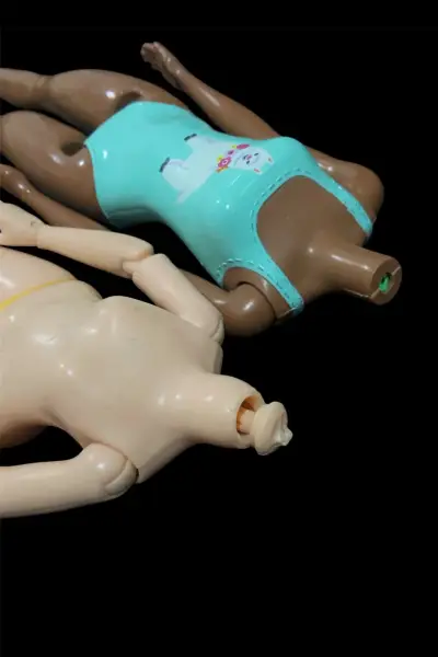 Cuerpos de muñeca Rainbow y Barbie - miniatura 2