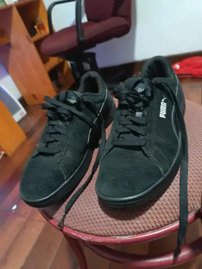 Zapatillas Puma negras casi nuevas conversable - miniatura 1