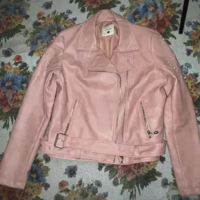 Chaqueta biker rosa con tachas - miniatura 1