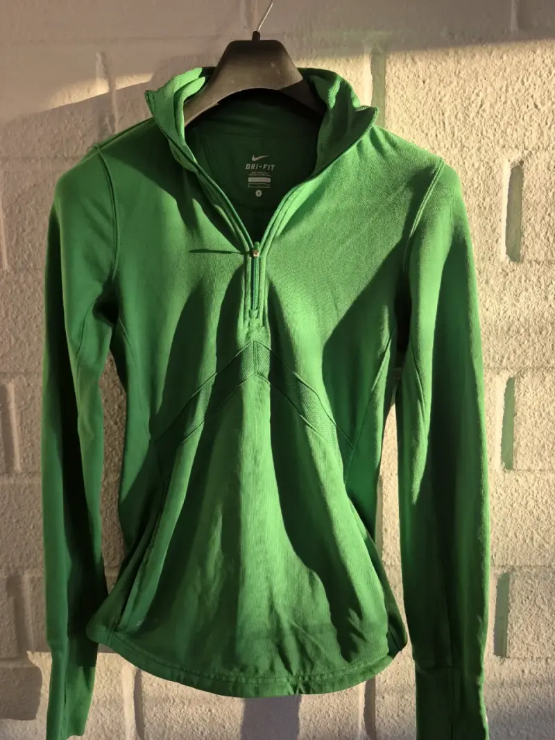 Polerón Nike Dri-Fit verde deportivo - 1