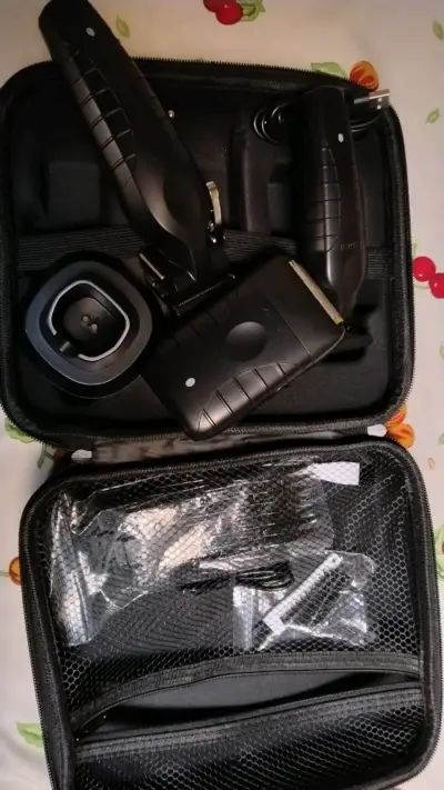 Máquina cortapelo profesional con accesorios - miniatura 1